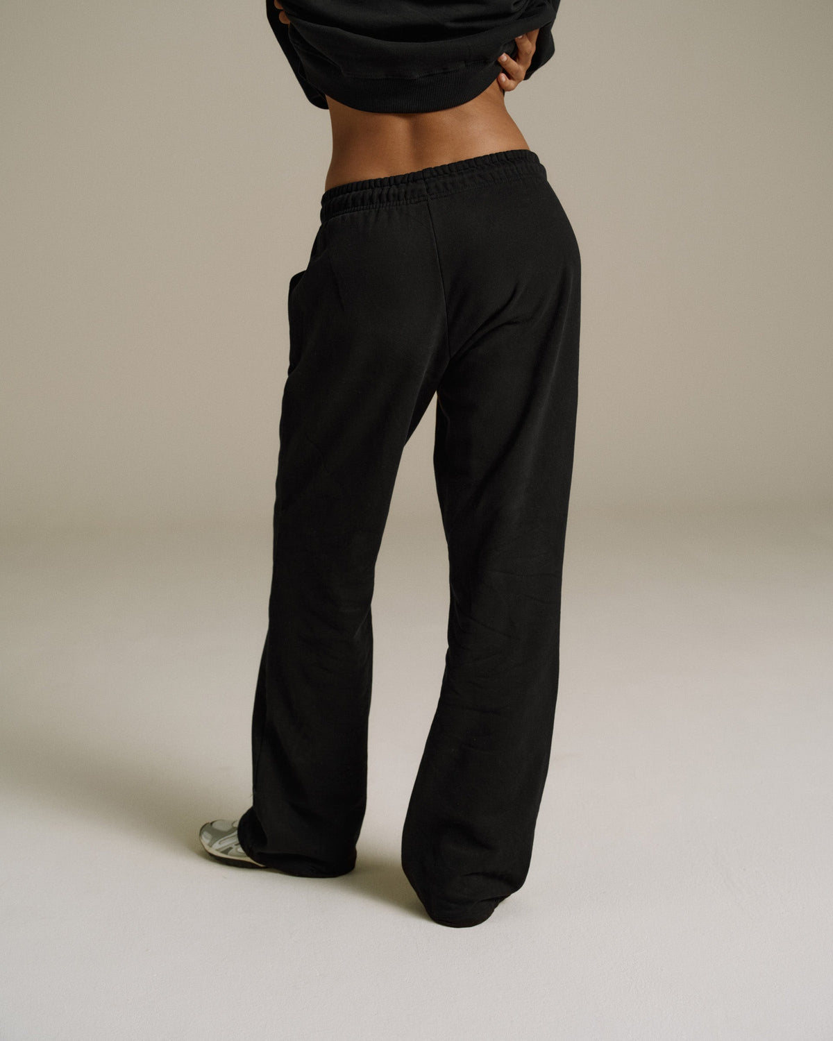 Loose Fit Straight Leg Sweatpants - Black